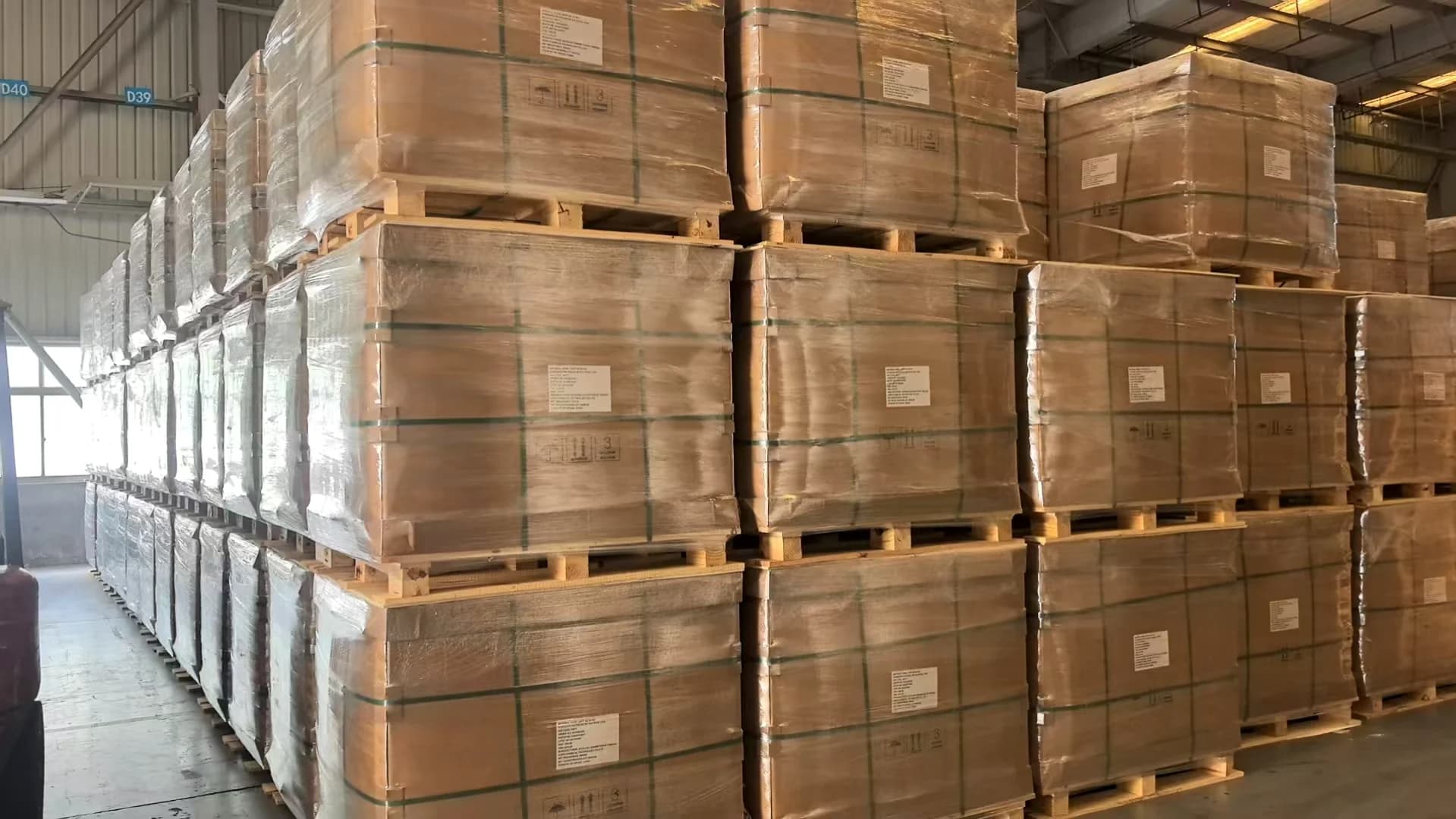 仓库内托盘箱装普通货物堆放