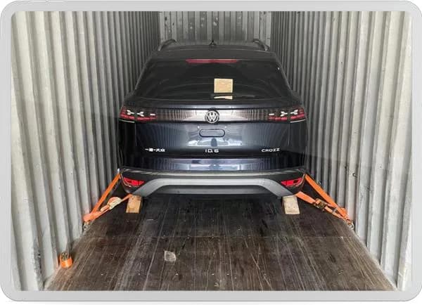 新能源汽车集装箱内轮胎固定作业
